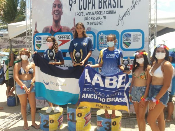 Julia Freitas e Atila Brandão vencem prova de 2,5 km da Copa Brasil de Águas Abertas
