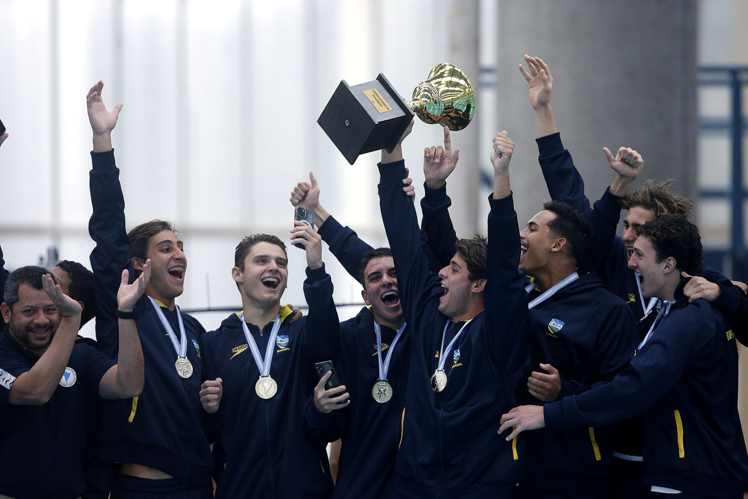 Seleção masculina domina, vence a Colômbia e é campeã do Sul-Americano Juvenil no Polo Aquático