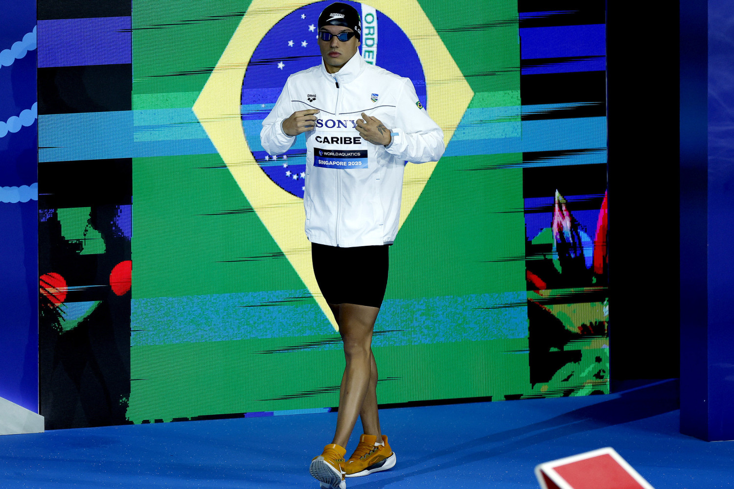 Guilherme Caribé faz melhor tempo da vida e vai à final do Mundial nos 50m borboleta