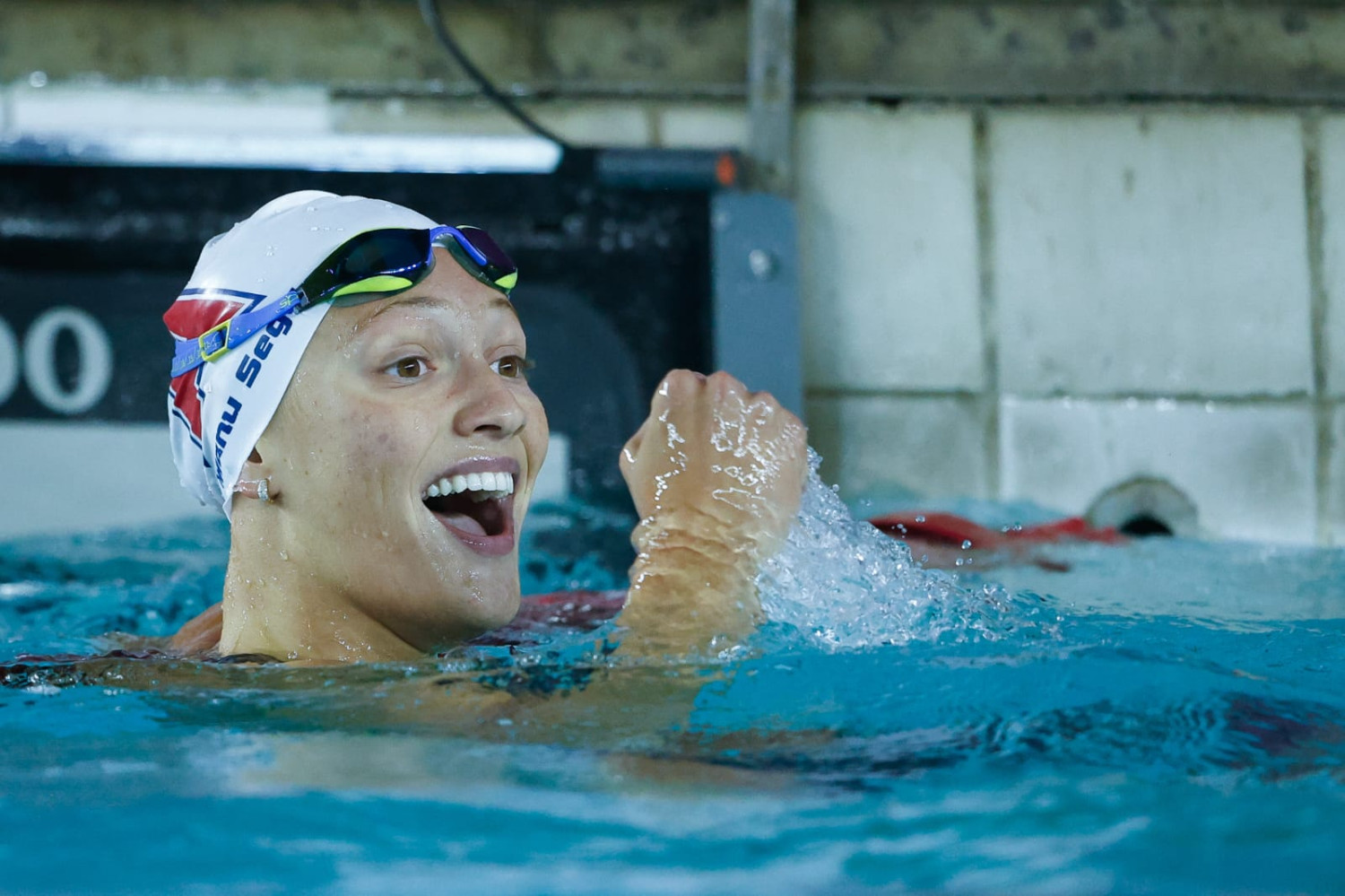 Manuela Sega e Kauã Carvalho brilham e vencem suas primeiras provas do Troféu José Finkel